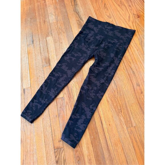 NWT SPANX Look at Me Now Black Camo Leggings Size L - Picture 12 of 14